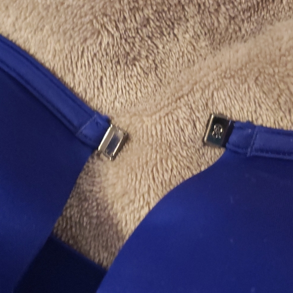 Victoria Secret Plunge Bra - Picture 3 of 4